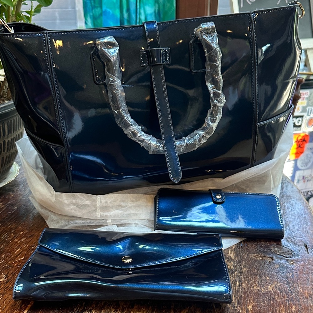 Patent Leather style Tote Bag with Matching Wallet Clutch/gold chain Navy Blue